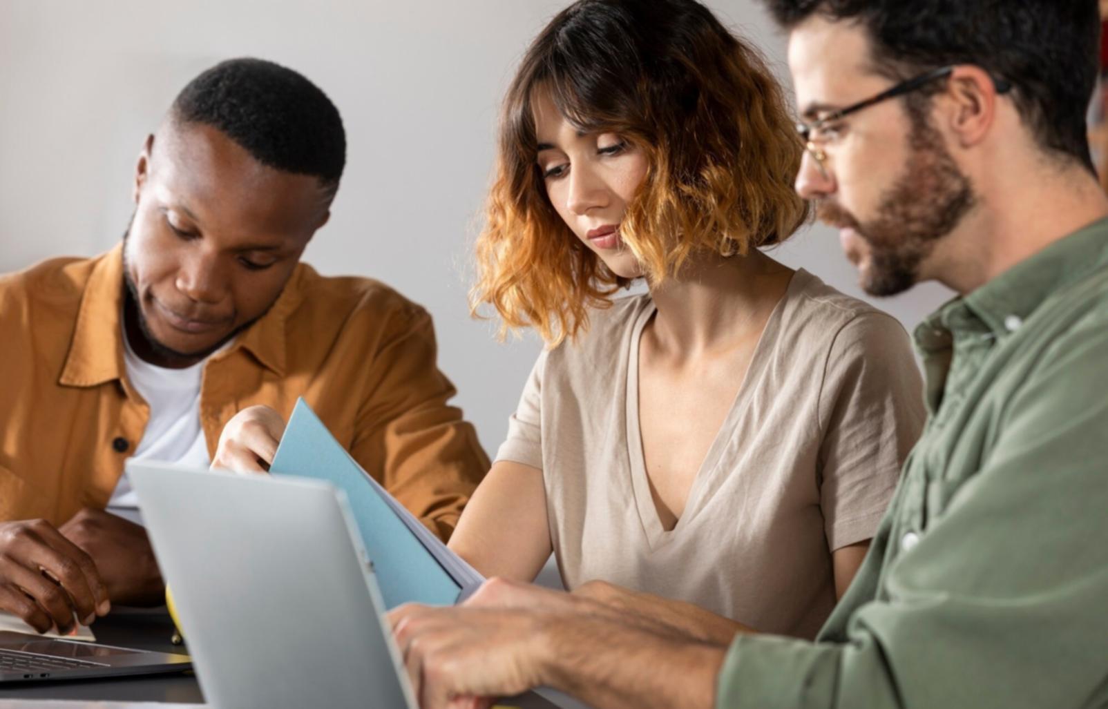 Finanzberatung im Team bei gelonatrixa